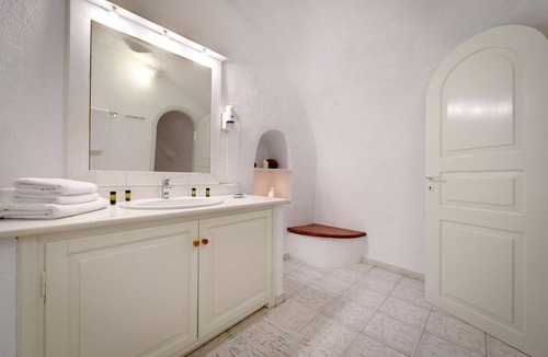 Oia Villa | Deluxe Santorini Villa | Villa Classic | 1 Bedroom | Wonderful Sea Views