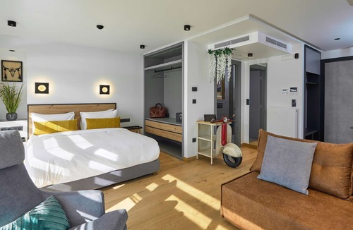 Sykies Apartment | Deluxe Suite with Sea View
