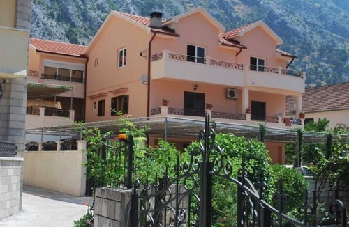 Kotor Apartment | Deluxe Top Floor Apartment with Balcony and Sea View (6)