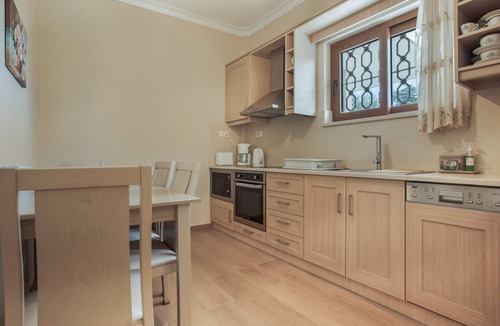 Vasilikos Apartment | Deluxe Two-Bedroom Apartment 1 with Private Veranda, Wi-Fi and Air Conditioning