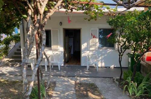 Zgrade House | Deskos sea house in Sutomore ground floor