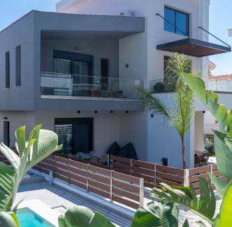 Nea Iraklitsa House | Diamond Gold Suite