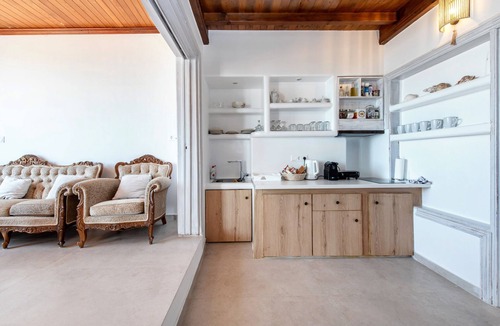 Parikia House | Diamondbig House Country Home with Jacuzzi and Wi-Fi
