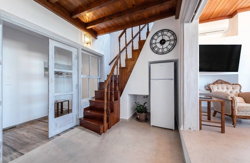Parikia House | Diamondbig House Country Home with Jacuzzi and Wi-Fi