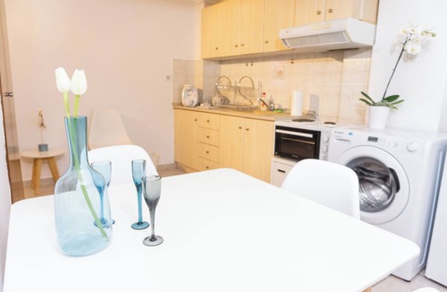 Ano Poli Apartment | Dimitra's cozy studio in old town with backyard!