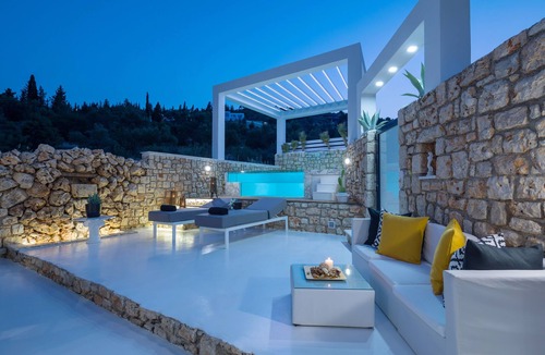 Elation Villa | Dion Villa - Pool & Jacuzzi - Sleeps 4 - Zakynthos