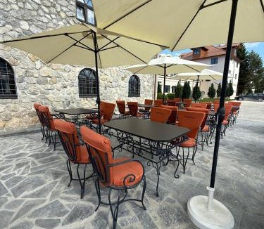 Plav Hotel | Divan