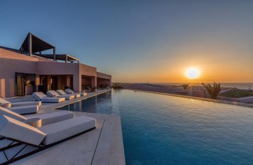 Tholos Hotel | Domes Novos Santorini, Autograph Collection