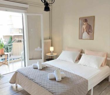 Athens House | Double bed in a room dorm 5' from metro