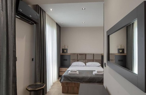 Dobra Voda House | Double Room with Sea View and Balcony (201)
