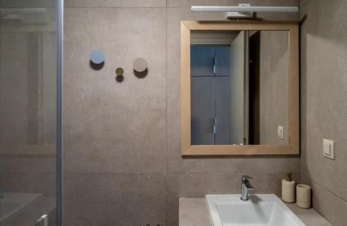 Korinthos Apartment | Downtown photographer's studio