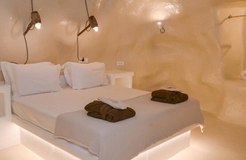 Adamas House | Dream on Adamas Milos