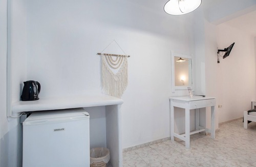 Perissa Apartment | Economy Double Room 3 with Balcony and Air Conditioning