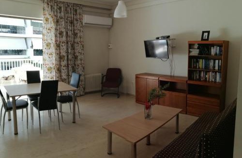 Palaio Faliro Apartment | Eddemhouse