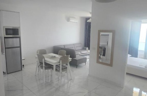 Shengjin Apartment | Eddy's Luxury Suites - Ilyonis