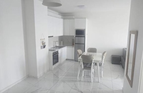 Shengjin Apartment | Eddy's Luxury Suites - Ilyonis