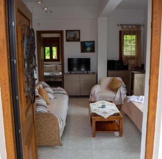Agios Dimitrios Apartment | Efi's Guest House