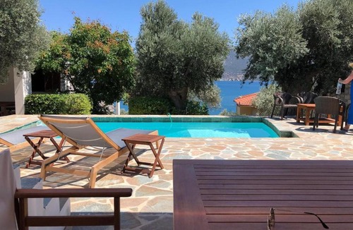 Kymi-Aliveri Villa | Eirini Villa by ΜΡS