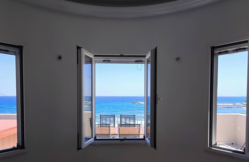 Agia Pelagia Apartment | Ela Beachfront Penthouse With Jacuzzi & Sea View