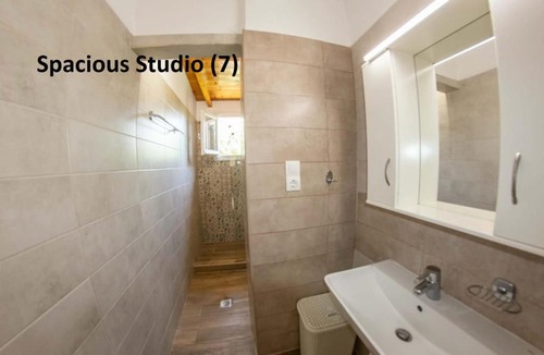 Agios Stefanos Avliotes House | Elaionas Holiday Home studios and apartments