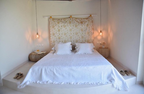 Abela Apartment | Elefthia Syros Exclusive Suite-Sea View & Jacuzzi