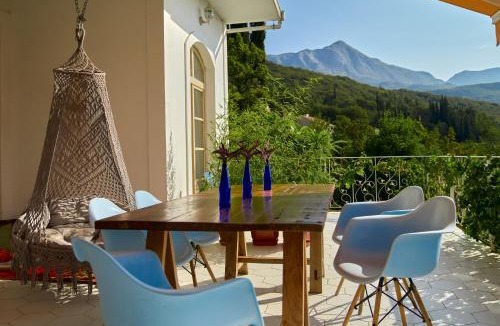 Grahovo House | Elegant Lucici House with valley and sea view