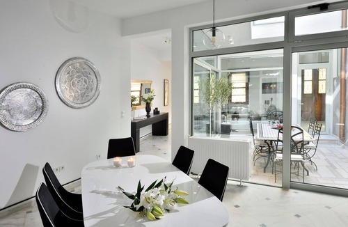 Plaka Villa | Elegant Plaka Townhouse | Aldis Mansion | 3 Bedrooms | Central Athens Location