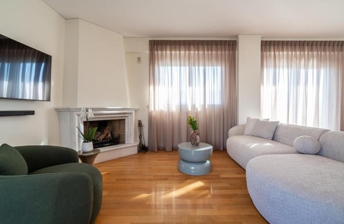 Makrigianni Apartment | Elegant Skyline Penthouse Acropolis View 3BR 2BA
