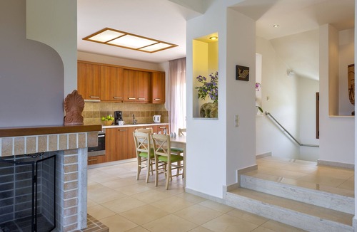 Agia Villa | Elegant three bedroom villa with amazing view and a heating pool