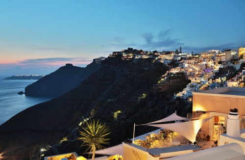 Fira Villa | Elegant two-bedroom with hot tub, Caldera view, swimming pool and Breakfast