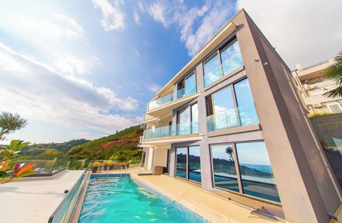 Maini Villa | Elegant Villas Vita-Adriatic Escape w/Sea View & Private Pool