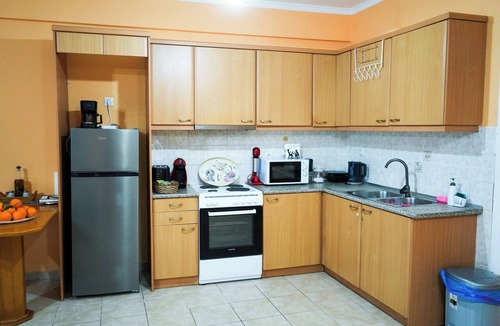 Nafplion City Centre Apartment | Elena's quiet gem 2bedroom condo in tranquil Nafplion with AC for relaxing stays
