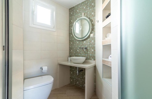 Nea Alikarnassos House | Eleni Luxury Maisonette with Jacuzzi