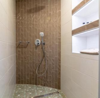 Nea Alikarnassos House | Eleni Luxury Maisonette with Jacuzzi