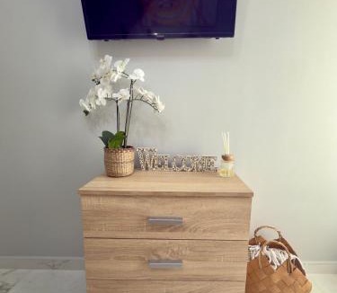 Loutraki Apartment | Eleni’s Mountainview Central Studio by the Sea
