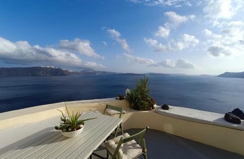 Oia Apartment | Elias Cave House 270o Caldera View Oia