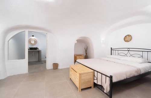Finikia House | Elyvia Caves