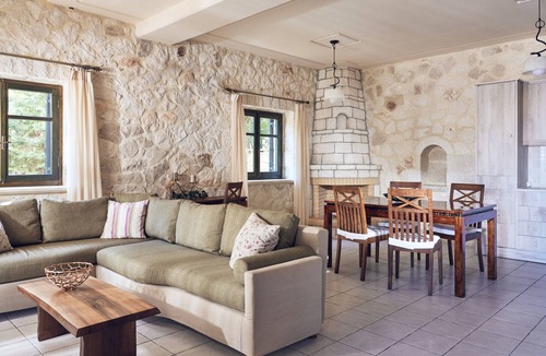 Varvara Villa | Emerald Classic Villa