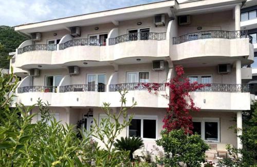 Becici Apartment | Emilija