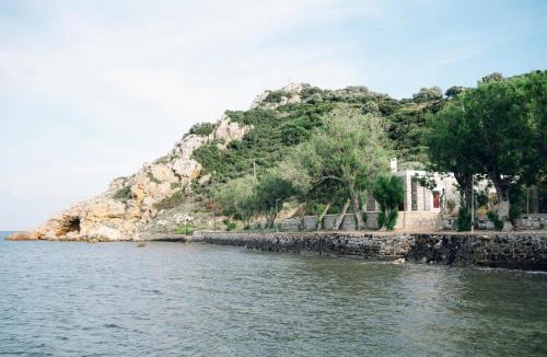 Emporios Apartment | Emporios 1930, Seafront stone house