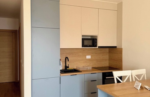 Becici Apartment | Enjoyable 2-bedroom apartment with AC in charming Bečići, Giraffe Suites 8