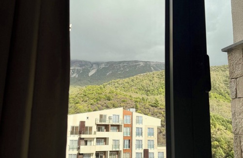 Becici Apartment | Enjoyable 2-bedroom apartment with AC in charming Bečići, Giraffe Suites 8
