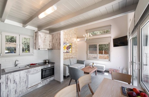 Tsoukaladhes Villa | Eratito - Three Bedroom Villa, Sleeps 6