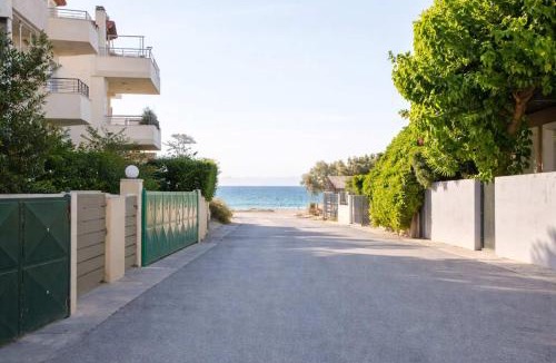 Kato Diminio House | Eugenias Getaway by the Beach - Diminio Escape