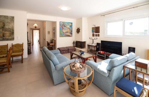 Kato Diminio House | Eugenias Getaway by the Beach - Diminio Escape
