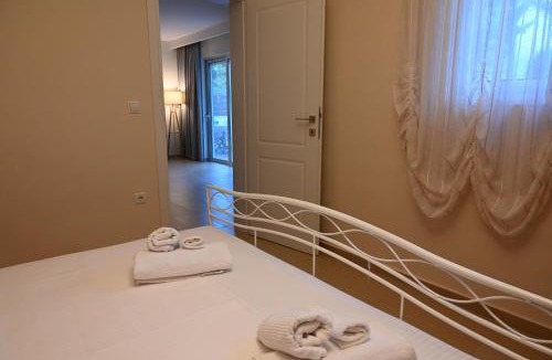 Agia Marina Mikrolimanou House | Evita's Guesthouse