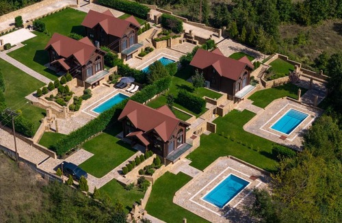 Karpenisi Apartment | Evritos Villas & Suites with pool