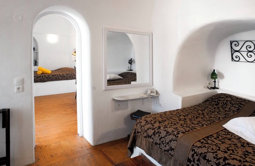 Oia Hotel | Executive Suite with Private Whirlpool & Caldera View