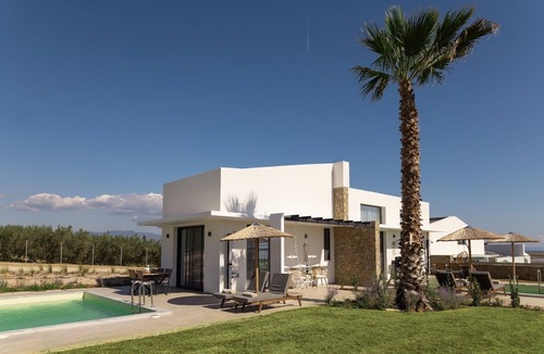 Nea Propontida Villa | Exotic Villa, Private Pool with Lagoon Views – Romantic Escape in Halkidiki