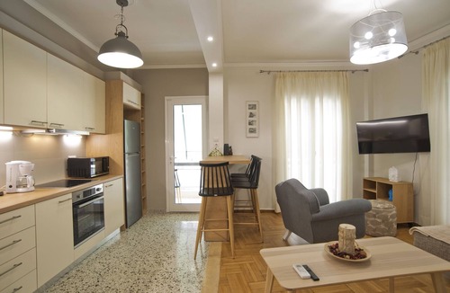 Athens Apartment | Fabi's Place Luxurious 2BR, Fully Renovated Apt
